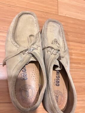 Women's Wallabee in Beige Suede